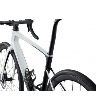 Maanteeratas GIANT Defy Advanced Pro 1